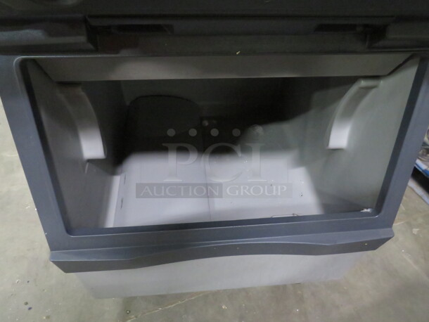 One Scotsman Ice Maker With Bin. Model# CO330MA-1E. 115 Volt. Looks NEW And Works GREAT! 30.5X33X60 - Image 7 of 7