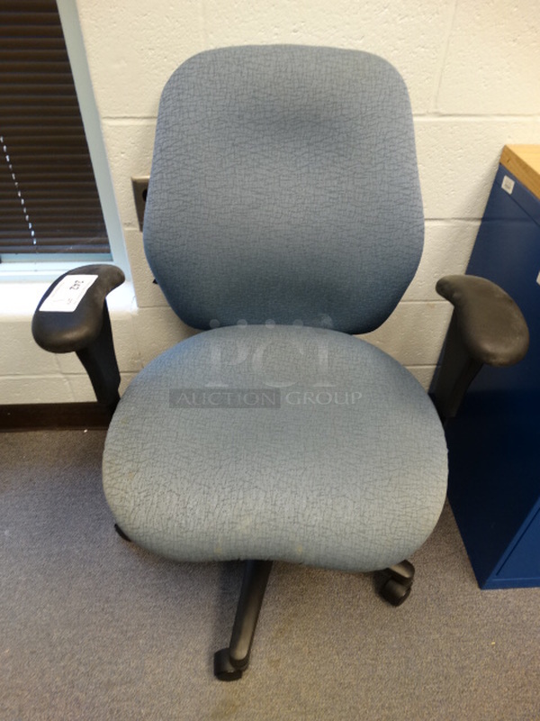 Gray Office Chair w/ Arm Rests on Casters. 28x21x37. (Principal's Office)