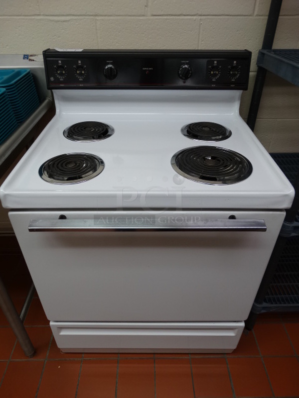NICE! General Electric Model JBS03OP1WH Electric Powered 4 Burner Range w/ Lower Oven. 120/240 Volts. 30x27x45. (Kitchen)