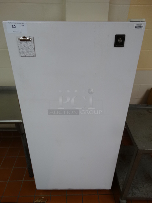 General Electric Model CA16SMBRWH Single Door Reach In Freezer. 115 Volts, 1 Phase. 28x29x60. (Kitchen)
