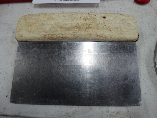 Metal Dough Cutter. 6.5x1x5