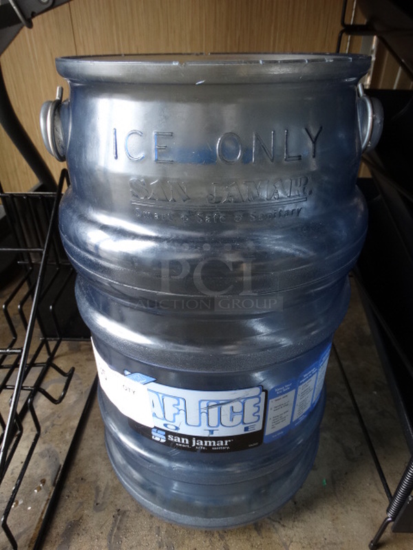 San Jamar SafTice Blue Poly Ice Bucket. 11x10x18