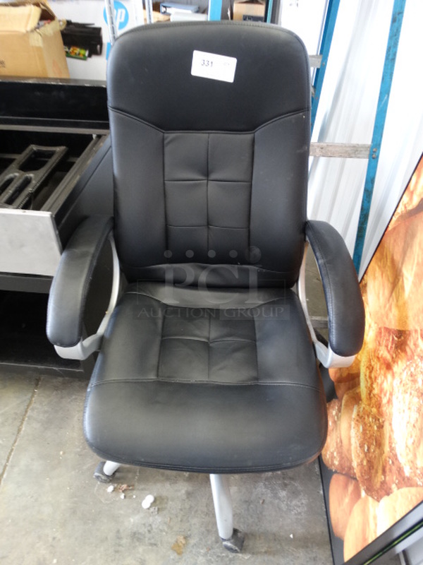 Black Office Chair w/ Arm Rests on Casters. 27x24x44