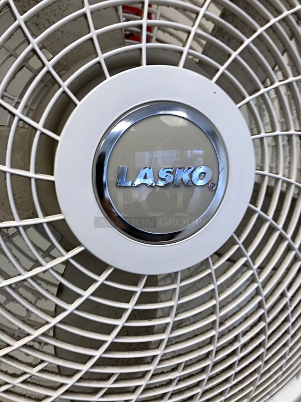 Oscillating Lasko Floor Fan w/ 3 Speed Settings, 110v 1ph, Tested & Working! - Image 2 of 3