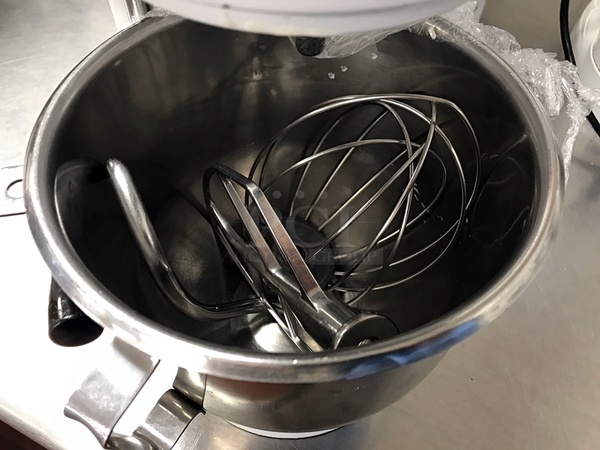 Globe SP5 Aluminum Gear Driven 5 Qt Commercial Countertop Mixer, Includes Attachments, 115v 1ph, Tested & Working! - Image 3 of 4