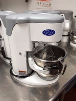 Globe SP5 Aluminum Gear Driven 5 Qt Commercial Countertop Mixer, Includes Attachments, 115v 1ph, Tested & Working!