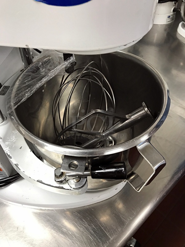 Globe SP5 Aluminum Gear Driven 5 Qt Commercial Countertop Mixer, Includes Attachments, 115v 1ph, Tested & Working! - Image 2 of 4