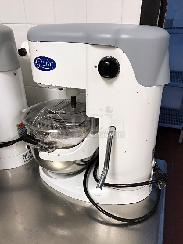 Globe SP5 Aluminum Gear Driven 5 Qt Commercial Countertop Mixer, Includes Attachments, 115v 1ph, Tested & Working! - Image 3 of 4
