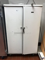 Portable Food Transport Cabinet, Holds 20 Full Size Pans