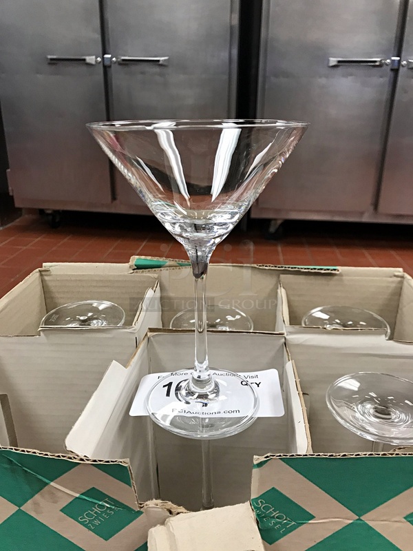 NEW IN BOX! 18 Classic Martini Glasses - Image 2 of 3