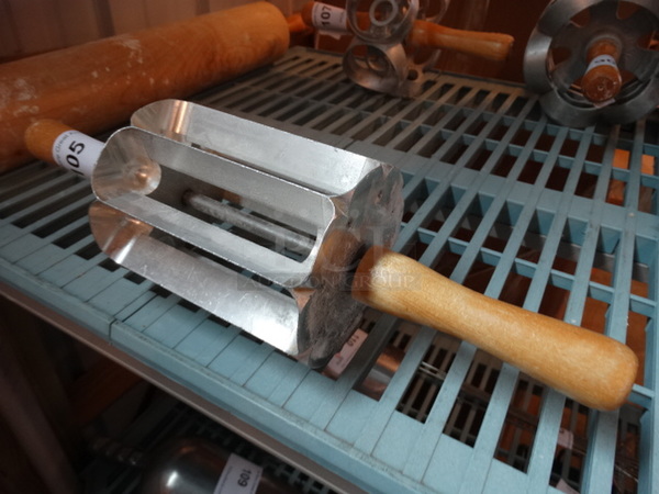 Metal Donut Cutting Rolling Pin. 16x5x5 - Image 1 of 5