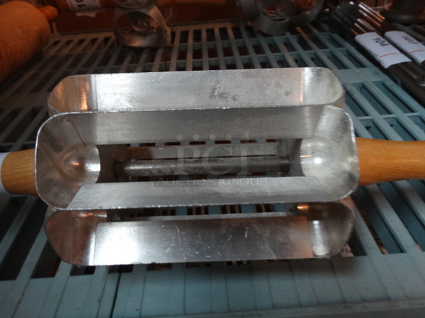 Metal Donut Cutting Rolling Pin. 16x5x5 - Image 2 of 5