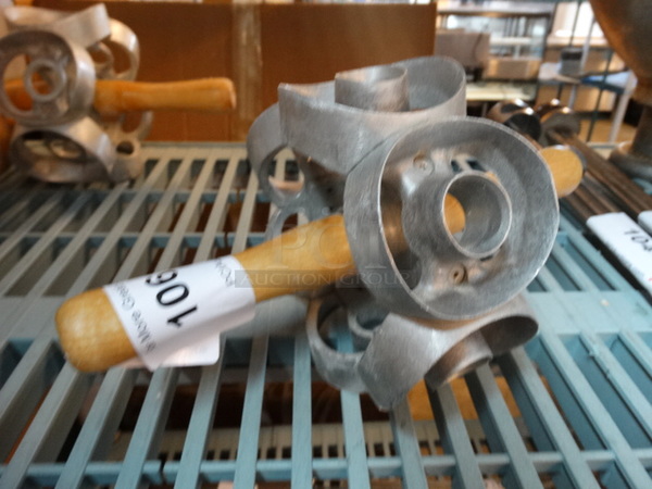 Metal Donut Cutting Rolling Pin. 11x6x6 - Image 1 of 5
