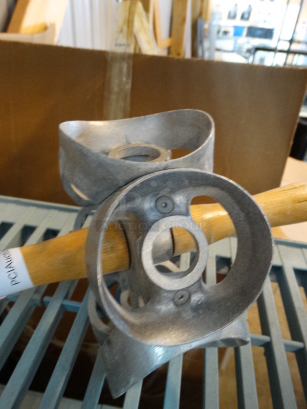 Metal Donut Cutting Rolling Pin. 11x6x6 - Image 2 of 6