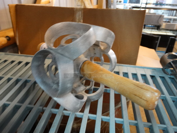 Metal Donut Cutting Rolling Pin. 11x6x6 - Image 4 of 6