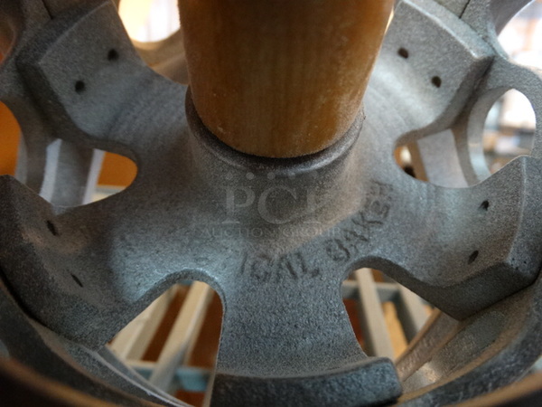 Metal Donut Cutting Rolling Pin. 11x6x6 - Image 5 of 6