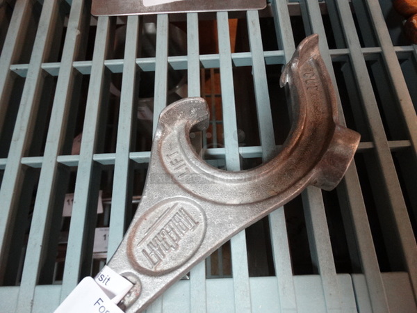 Tablecraft Metal Pail / Barrel Opener. 15x4x1.5 - Image 3 of 3