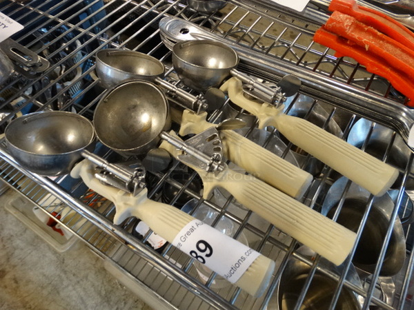 4 Metal Scoopers. 9.5". 4 Times Your Bid! - Image 1 of 2