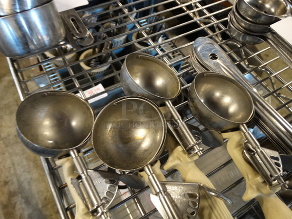 4 Metal Scoopers. 9.5". 4 Times Your Bid! - Image 2 of 2