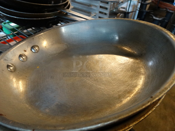 4 Metal Skillets. 18x10.5x2. 4 Times Your Bid! - Image 3 of 3