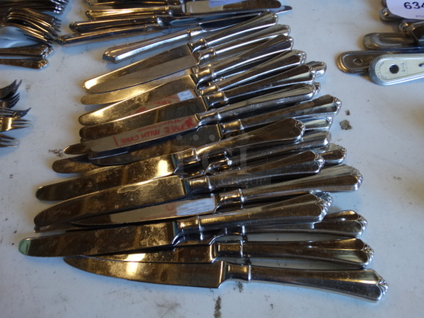 25 Metal Knives. 9.5