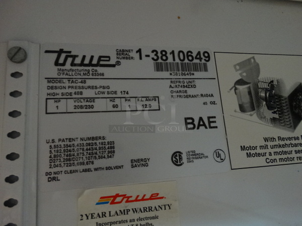 GREAT! 2005 True Model TAC-48 Commercial Floor Style Open Grab N Go Merchandiser w/ Poly Coated Racks. 208/230 Volts, 1 Phase. 48x35x81 - Image 4 of 5