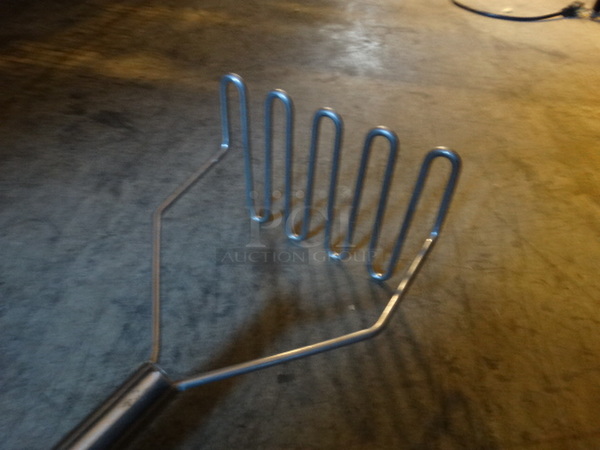 Metal Masher. 31x8x6 - Image 2 of 2