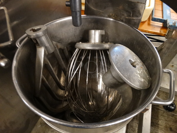 BEAUTIFUL! Thunderbird Model ARM-40 Metal Commercial Floor Style 40 Quart Planetary Mixer w/ Mixing Bowl, Bowl Guard, Dough Hook, Paddle and Whisk Attachments. 115 Volts, 1 Phase. 21x24x46. Tested and Working! - Image 5 of 7