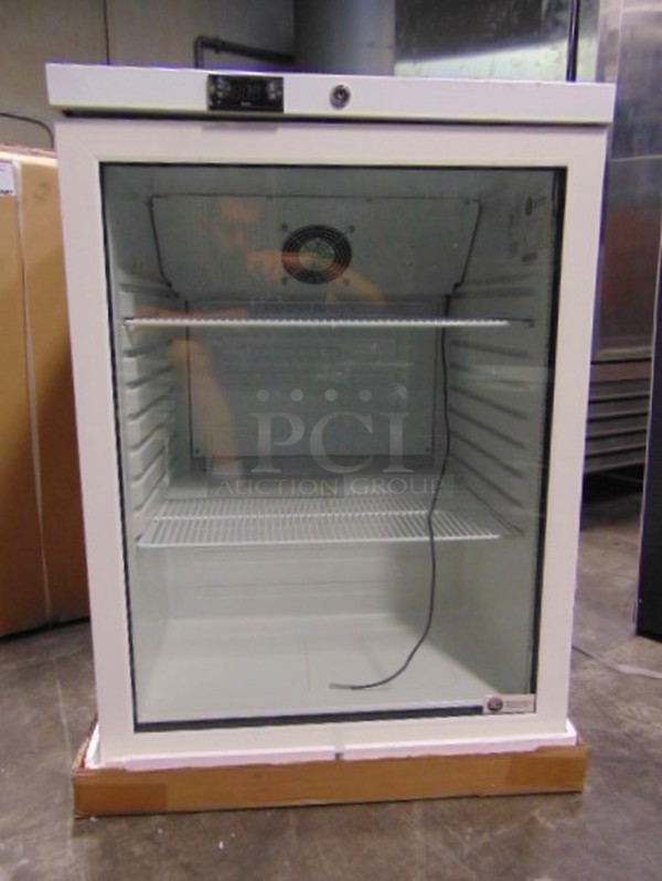 WOW! BRAND NEW SG Merchandising Model MDH05-SSGD Commercial Electric Single Glass Door Countertop Vaccine Cooler. 115 Volt 25.4x25.4x35.8 Tested And Working 