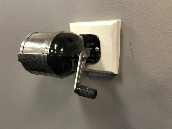 X-ACTO Model L Manual Pencil Sharpener, 4-3/4 x 2-3/4 x 4-1/4 Inches, Chrome/Black - Image 2 of 3