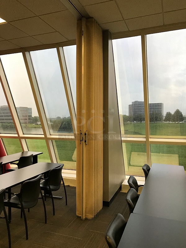 Holcomb & Hoke Accordion Partition, Three Sections - Image 3 of 6