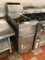 Dean 40lbs Natural Gas Deep Fryer w/ Built In Oil Filtration System, Two Baskets, Tested & Working!