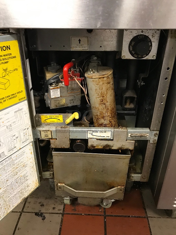 Dean 40lbs Natural Gas Deep Fryer w/ Built In Oil Filtration System, Two Baskets, Tested & Working! - Image 3 of 4