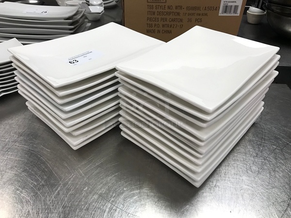 (21) 10 Strawberry Street White Rectangle Porcelain Plates