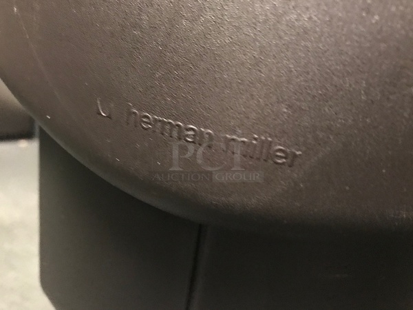 Herman Miller Corner Desk & Chair

 - Image 4 of 4