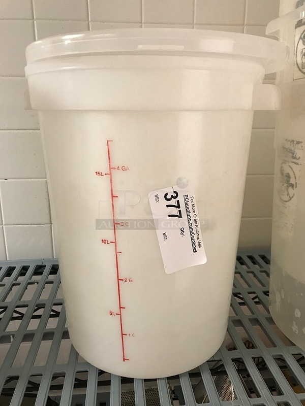 Four Gallon Cambro Ingredient Bin w/ Lid - Image 1 of 1