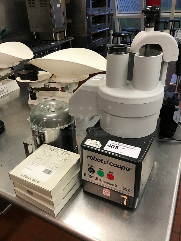 Robot Coupe R301 Ultra Series D 3 1/2 Qt Food Processor w/ Extra Bowl & Three NEW Blades in Box, 115v 1ph, Tested & Working! (See Video)