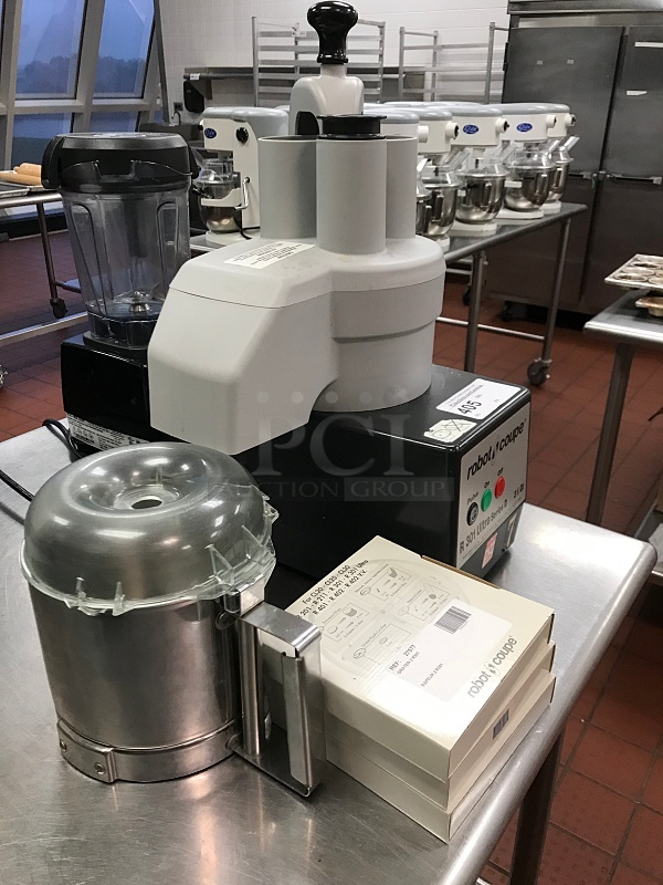 Robot Coupe R301 Ultra Series D 3 1/2 Qt Food Processor w/ Extra Bowl & Three NEW Blades in Box, 115v 1ph, Tested & Working! (See Video) - Image 3 of 7