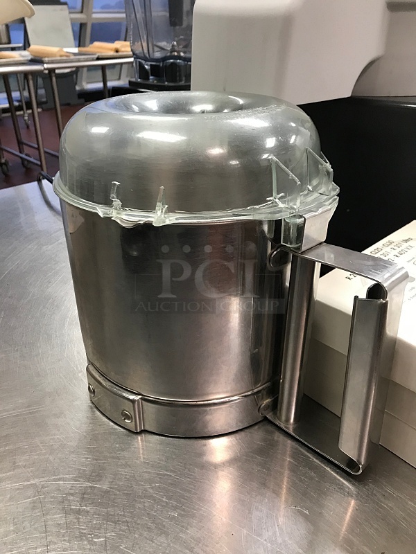 Robot Coupe R301 Ultra Series D 3 1/2 Qt Food Processor w/ Extra Bowl & Three NEW Blades in Box, 115v 1ph, Tested & Working! (See Video) - Image 4 of 7