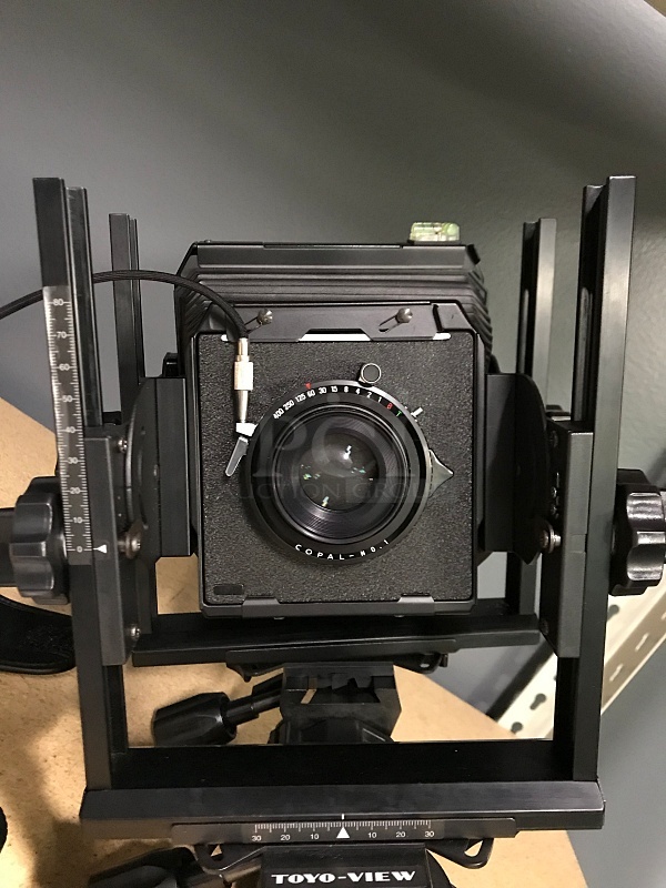 Toyo-View 45 CX 4 x 5 Pro Large Format Field Camera Kit Includes Focus Loup, Shade Cloth, Sekonic L-358 Light Meter & Padded Carry Bag - Image 2 of 11