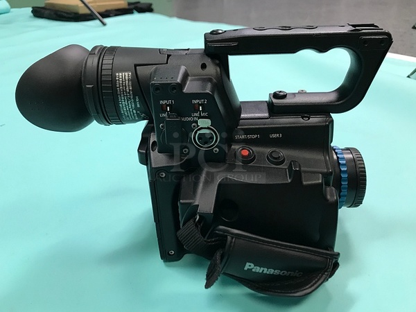 Panasonic AVCCAM 3CMOS Handheld Camcorder, 12x Optical Zoom, 2.7" LCD Monitor, SD Memory Card Slot, Includes Padded Carry Bag & Spare Battery - Image 4 of 8