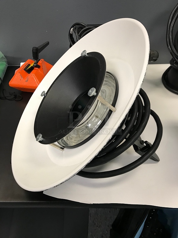 Profoto Acute 2R 2400 Lighting Power Supply w/ Built In Wireless Trigger, Includes Acute D4 Ring Flash, ProRing Wide Soft Flash and Acute D4 Head Flash - Image 5 of 11