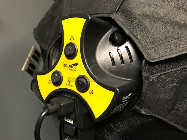Impact Octacool-6 Fluorescent Light Kit with Octabox (6 Lamps) w/ Manfrotto Light Stand & Impact Diffuser - Image 4 of 5