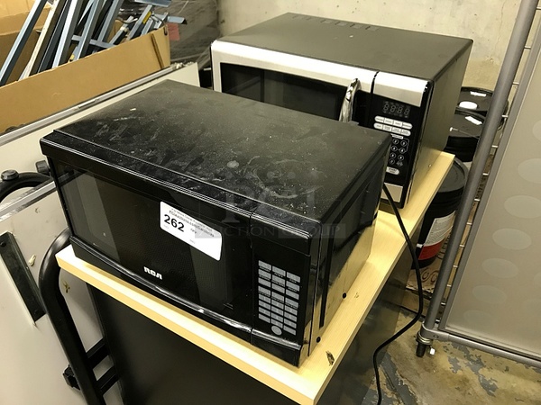 RCA & Emerson Countertop Microwaves (2x bid)