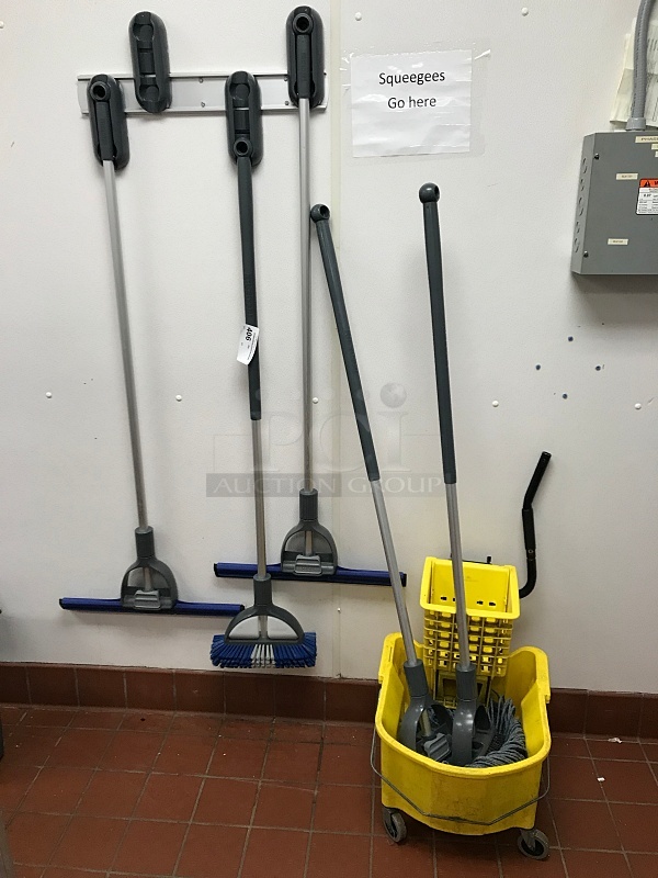 Ecolab Floor Squeegee's, Scrubbing Brush & Mops & Buckets