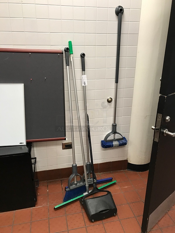Broom & Dustpan, Floor Squeegees, Floor Scrubbing Brush