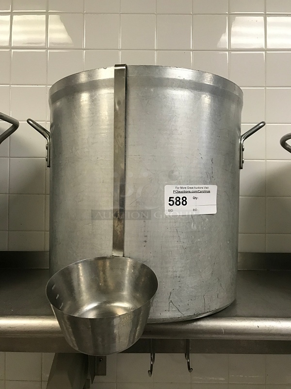 Large Stock Pot w/ Ladle