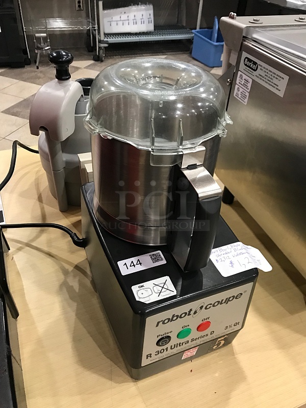 LIKE NEW! Robot Coupe R301 Series D Food Processor w/ Stainless Steel Bowl, Continuous Feed Head & Two New Blades, 120v 1ph, Tested & Working! (See Video)