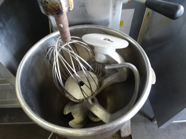 AWESOME! Univex Model M30 Metal Commercial Floor Style 30 Quart Planetary Mixer w/ Metal Mixing Bowl, 2 Dough Hooks and Whisk Attachment. 115 Volts, 1 Phase. 21x29x51. Tested and Working! - Image 3 of 9