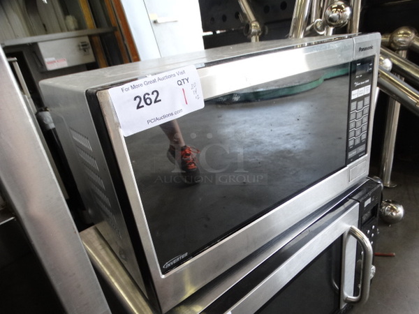 Panasonic Countertop Microwave Oven w/ Plate. 20x14x12 - Image 3 of 5